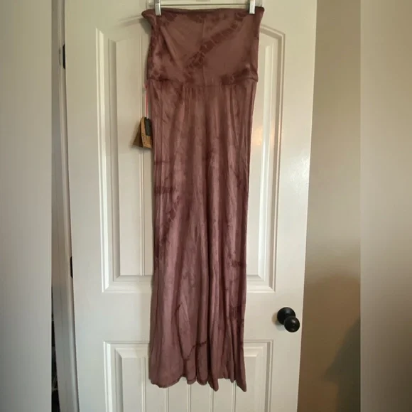 Billabong Tie-Dye Maxi Skirt in Mauve - Picture 6 of 11